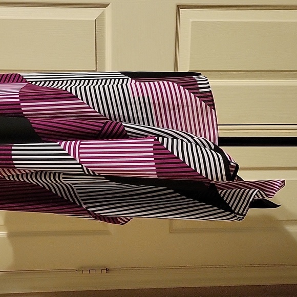 Geometric Patterned Women's Blouse - Picture 12 of 12